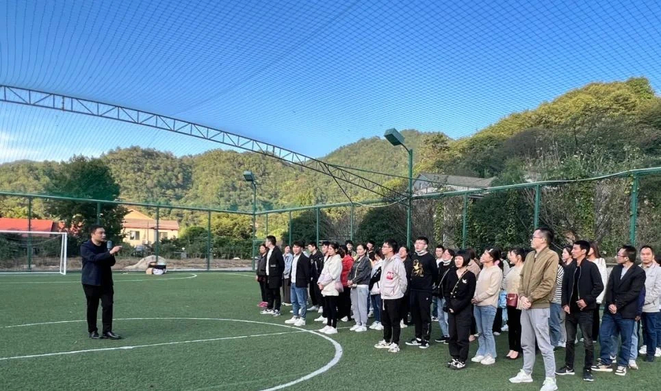 華爾思科技舉辦 “乘風破浪，勇往直前”慶功表彰會及戶外拓展活動